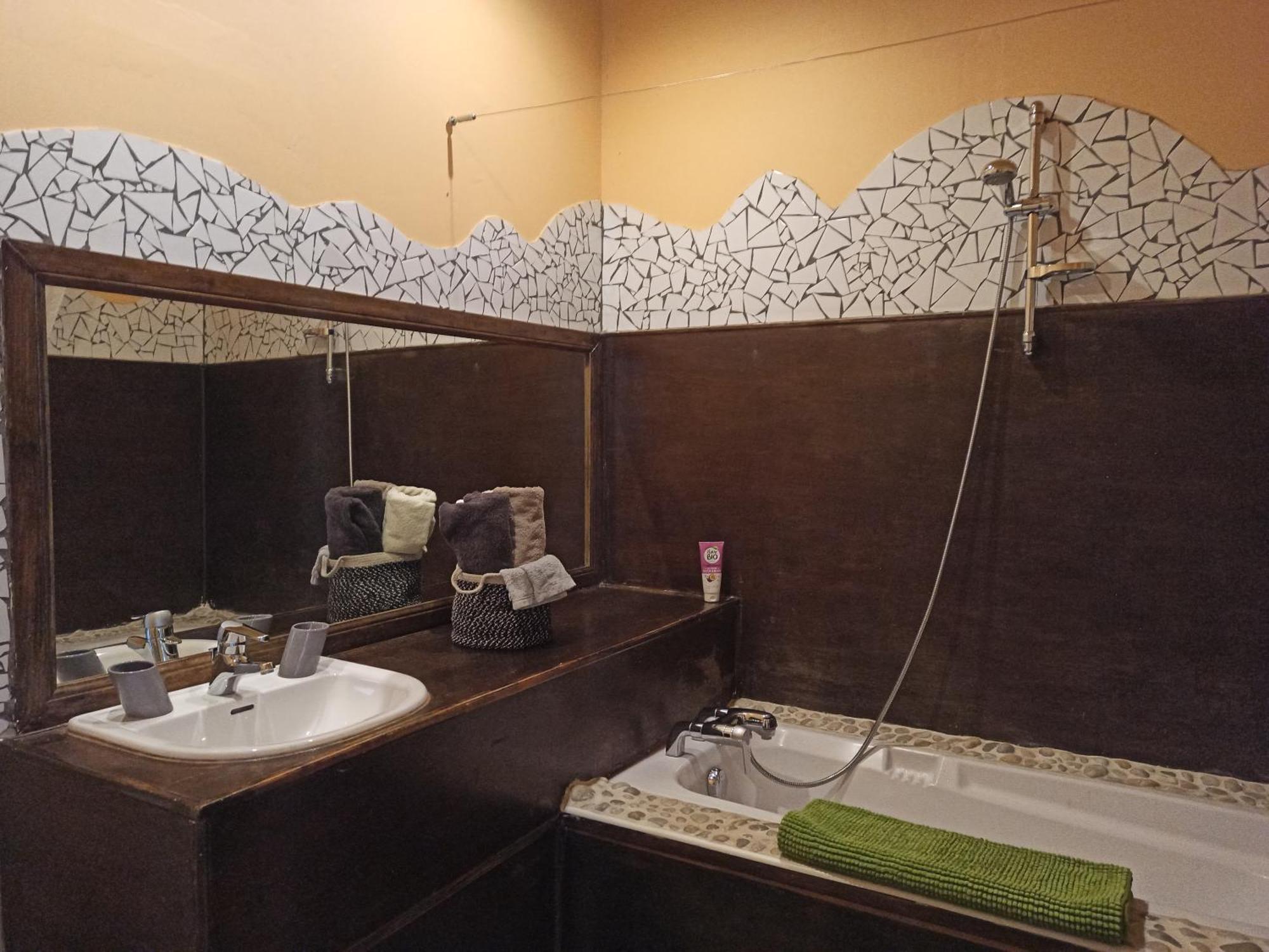 LéranLe Dinanga住宿加早餐旅馆 外观 照片